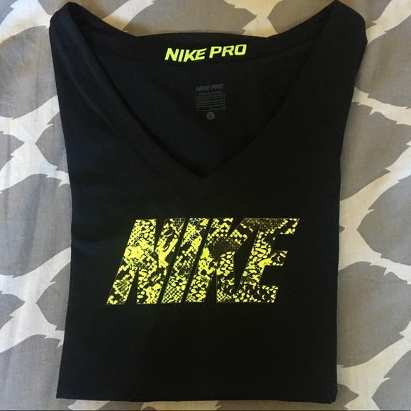 Nike Pro Yellow Snake Print Top - Picture 1 of 4